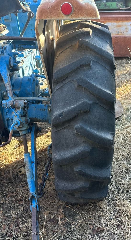 image for item IU9222 1985 Ford 1710  tractor