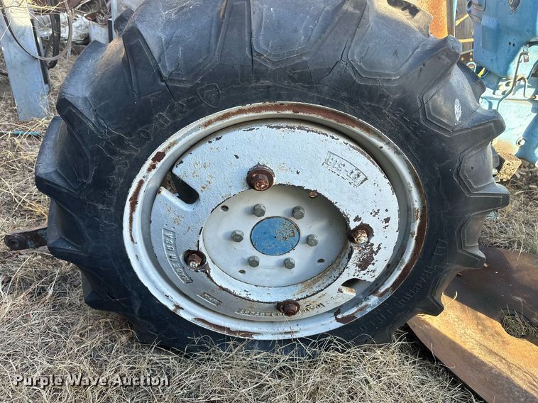 image for item IU9222 1985 Ford 1710  tractor