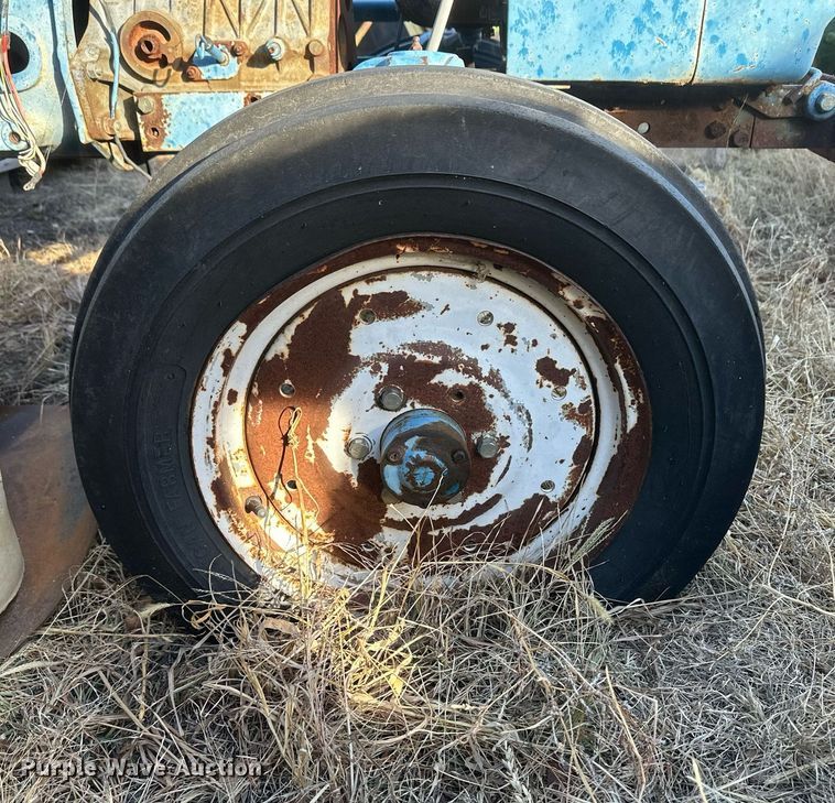 image for item IU9222 1985 Ford 1710  tractor