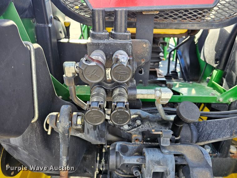 image for item KG9525 2006 John Deere 5425  MFWD tractor