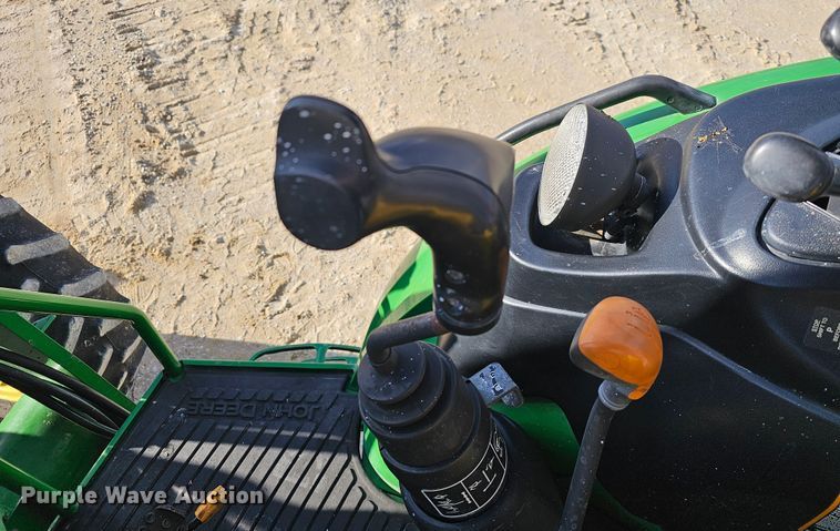 image for item KG9525 2006 John Deere 5425  MFWD tractor