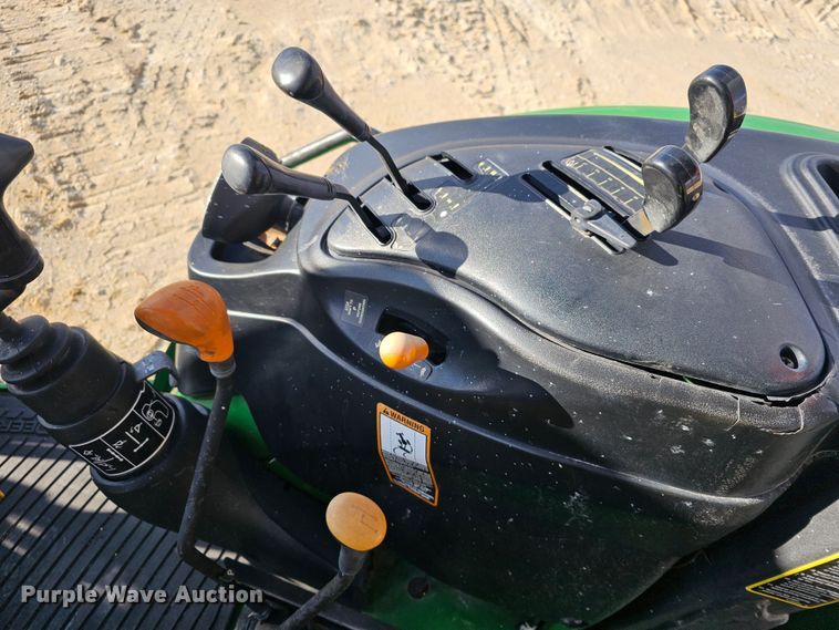 image for item KG9525 2006 John Deere 5425  MFWD tractor