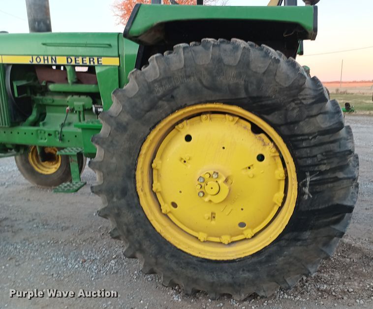 image for item KG9549 1985 John Deere 4050  tractor