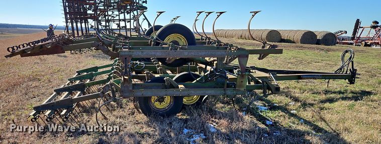 image for item LB9632 John Deere 1010  field cultivator