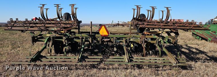 image for item LB9632 John Deere 1010  field cultivator