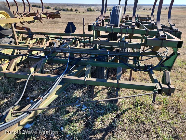 image for item LB9632 John Deere 1010  field cultivator