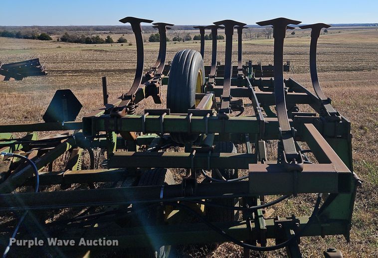 image for item LB9632 John Deere 1010  field cultivator