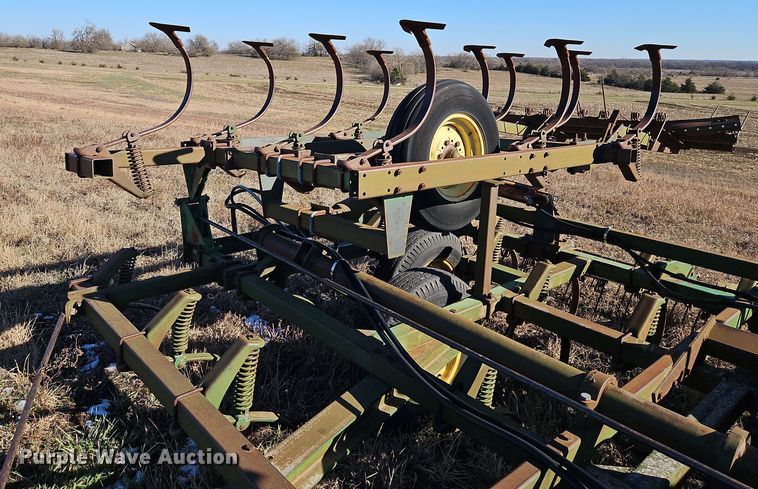 image for item LB9632 John Deere 1010  field cultivator