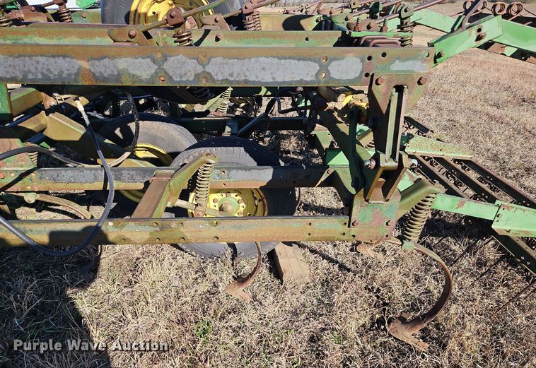 image for item LB9632 John Deere 1010  field cultivator