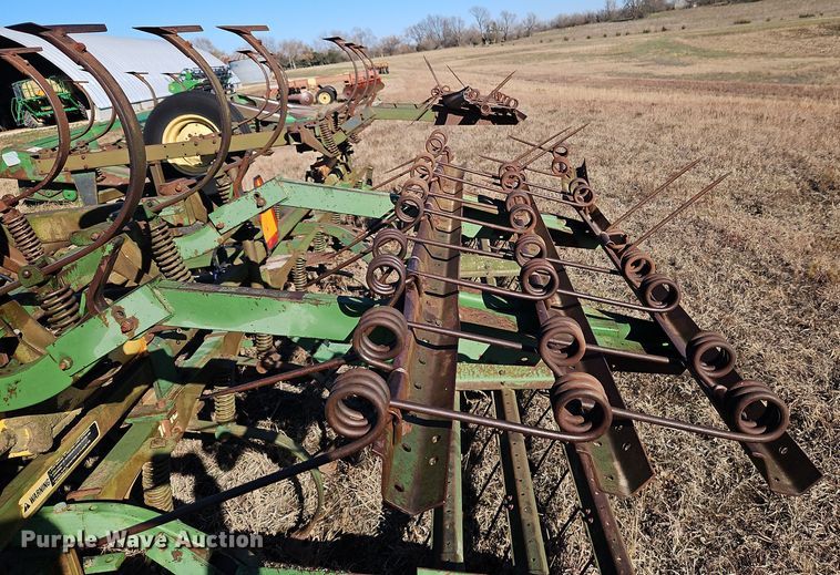 image for item LB9632 John Deere 1010  field cultivator