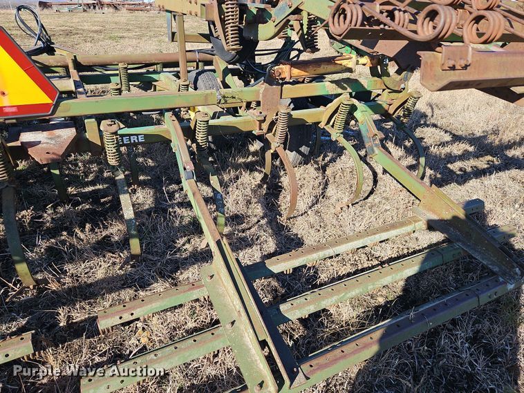 image for item LB9632 John Deere 1010  field cultivator