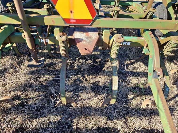 image for item LB9632 John Deere 1010  field cultivator