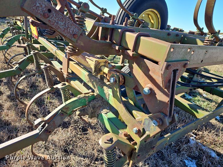 image for item LB9632 John Deere 1010  field cultivator