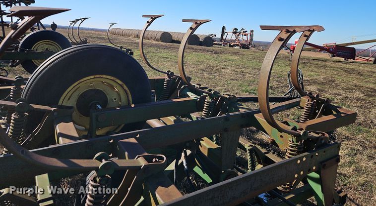image for item LB9632 John Deere 1010  field cultivator