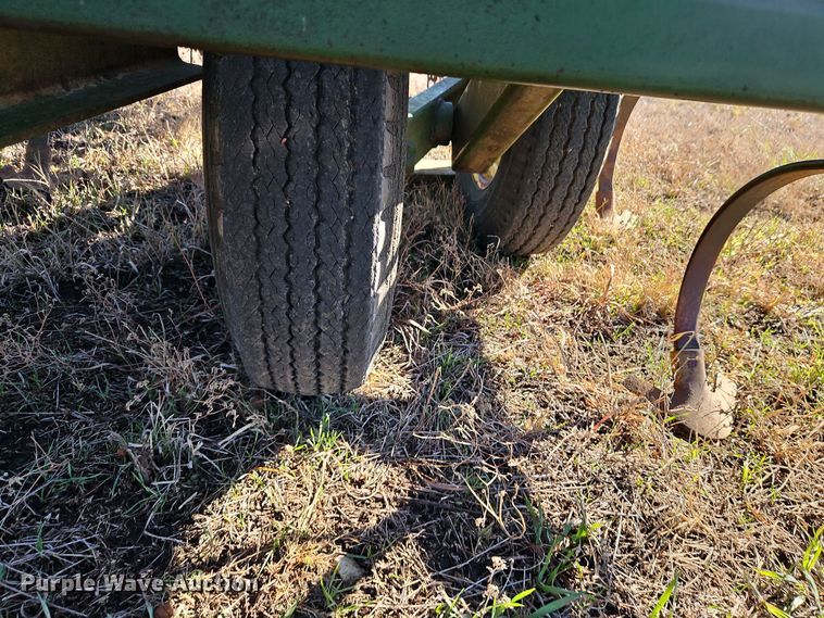 image for item LB9632 John Deere 1010  field cultivator