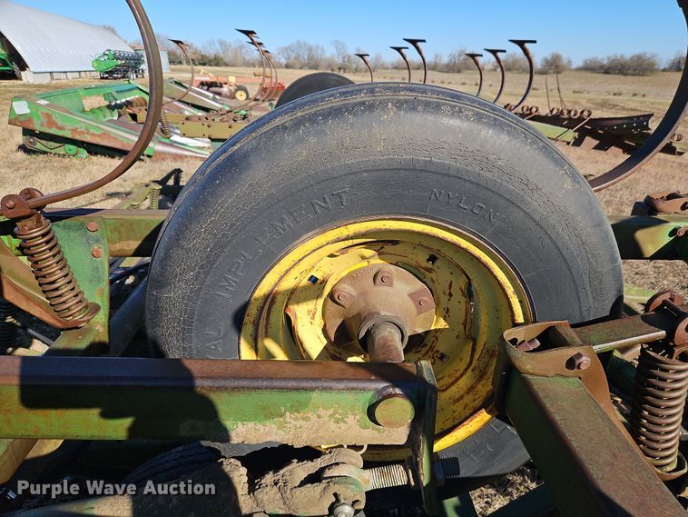 image for item LB9632 John Deere 1010  field cultivator