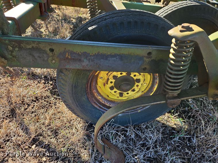 image for item LB9632 John Deere 1010  field cultivator