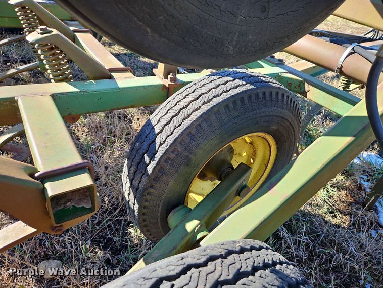 image for item LB9632 John Deere 1010  field cultivator