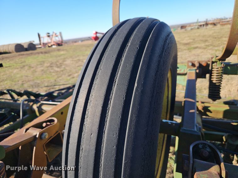 image for item LB9632 John Deere 1010  field cultivator