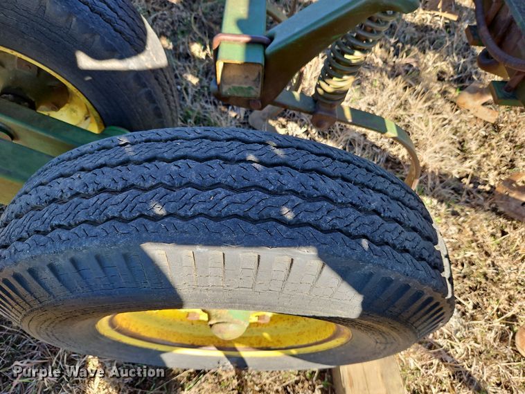 image for item LB9632 John Deere 1010  field cultivator
