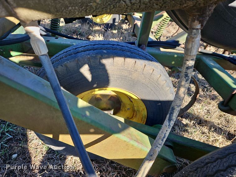 image for item LB9632 John Deere 1010  field cultivator