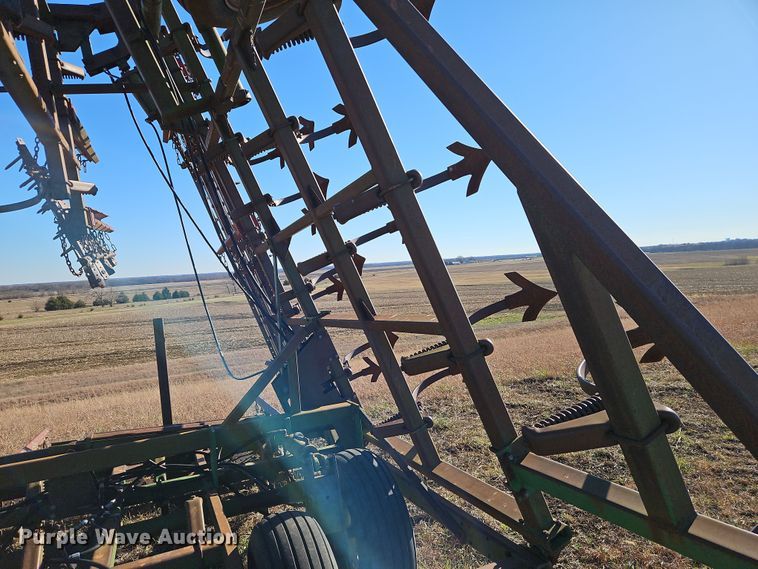 image for item LB9633 John Deere 960  field cultivator