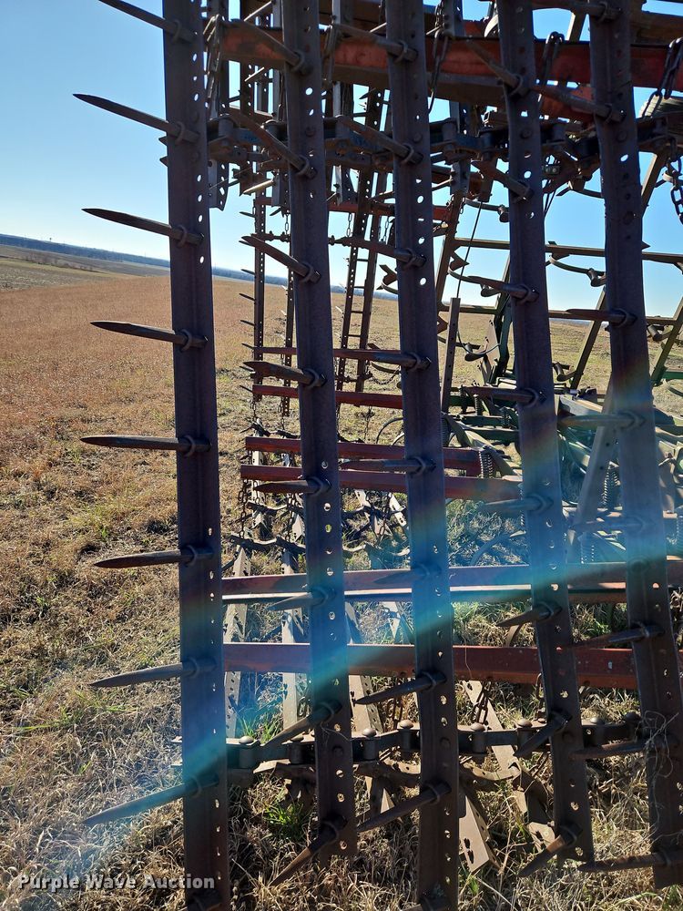 image for item LB9633 John Deere 960  field cultivator