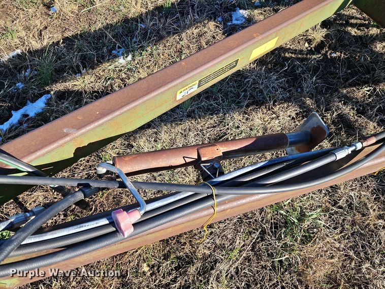 image for item LB9633 John Deere 960  field cultivator