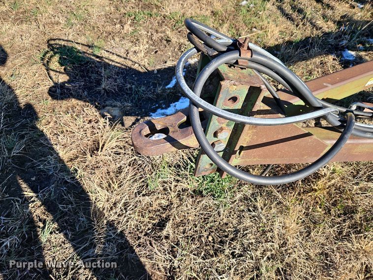 image for item LB9633 John Deere 960  field cultivator