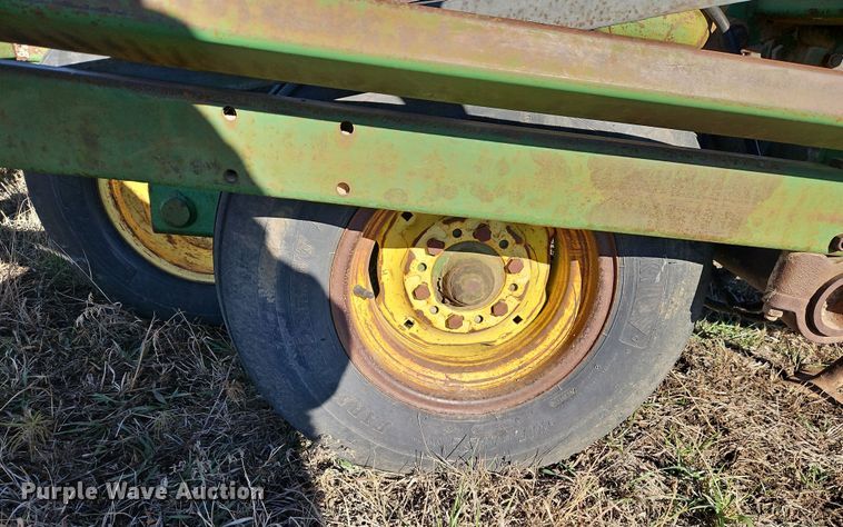 image for item LB9633 John Deere 960  field cultivator