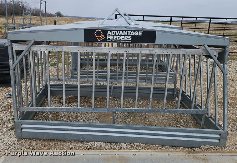 image for item LB9640 (2) Advantage Feeders sliding gate hay feeders