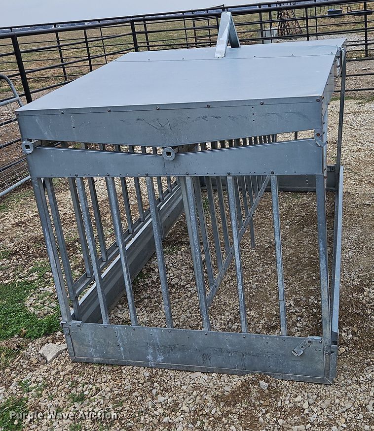 image for item LB9640 (2) Advantage Feeders sliding gate hay feeders