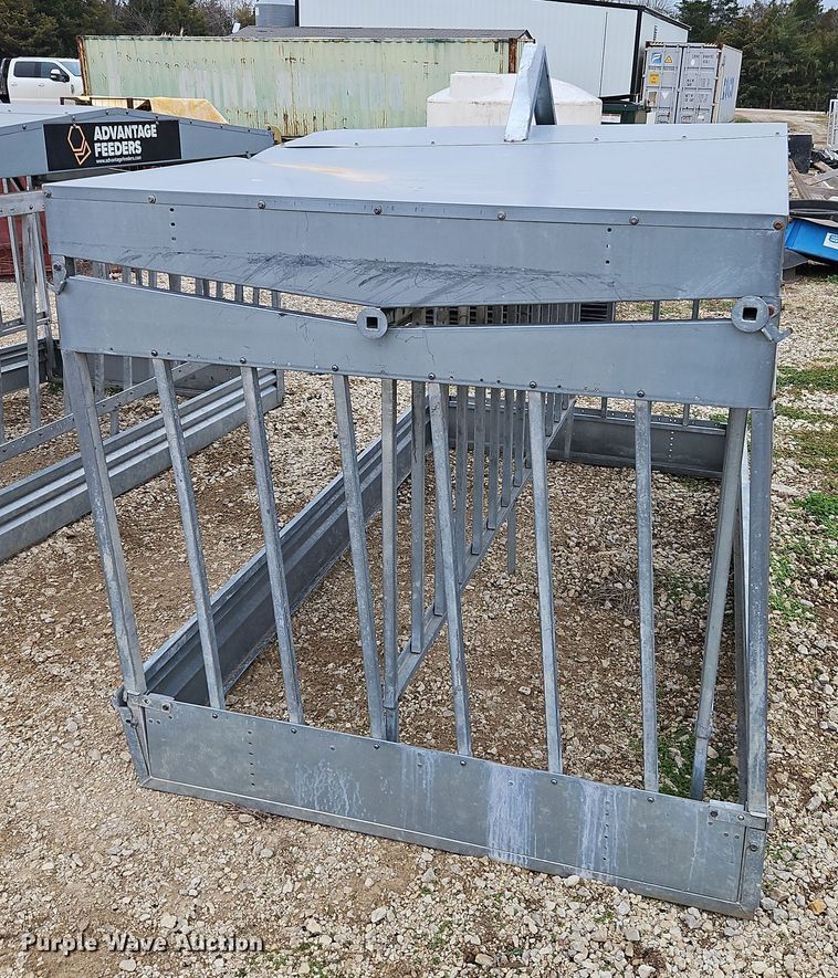 image for item LB9640 (2) Advantage Feeders sliding gate hay feeders