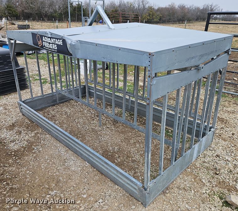 image for item LB9640 (2) Advantage Feeders sliding gate hay feeders