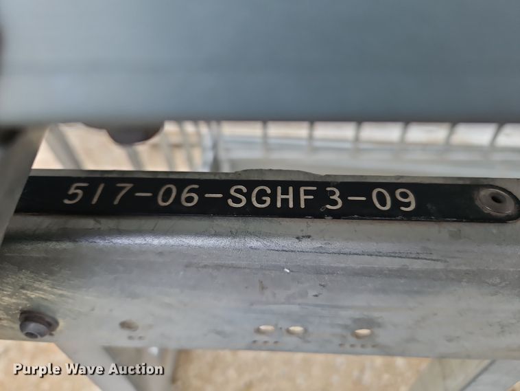 image for item LB9640 (2) Advantage Feeders sliding gate hay feeders