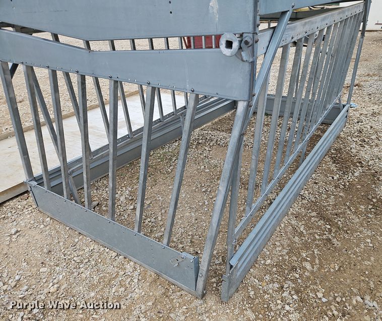 image for item LB9640 (2) Advantage Feeders sliding gate hay feeders