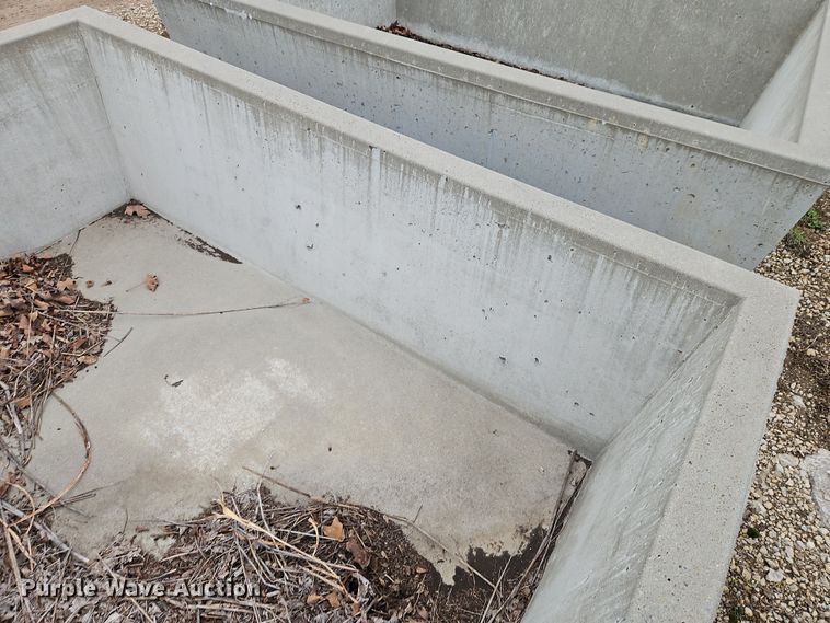 image for item LB9643 (4) concrete stock tank