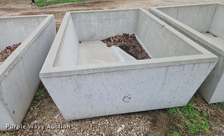 image for item LB9643 (4) concrete stock tank