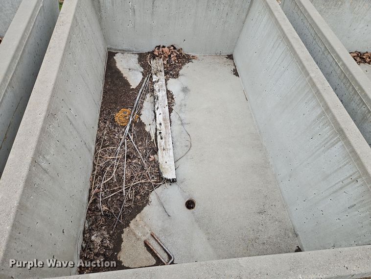 image for item LB9643 (4) concrete stock tank