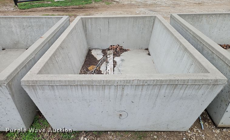 image for item LB9643 (4) concrete stock tank