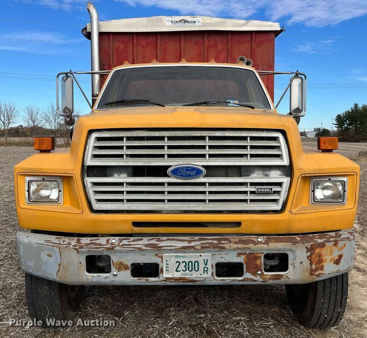 image for item LD9834 1987 Ford FT8000  grain truck