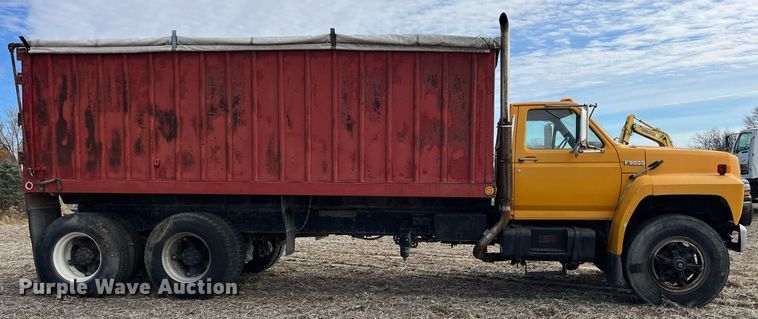 image for item LD9834 1987 Ford FT8000  grain truck