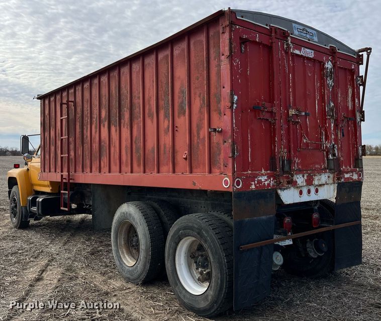 image for item LD9834 1987 Ford FT8000  grain truck