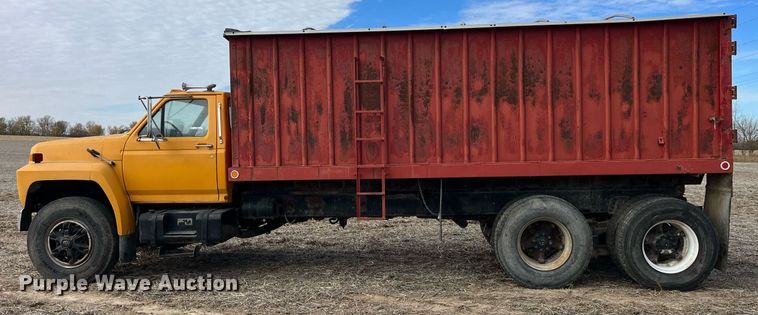 image for item LD9834 1987 Ford FT8000  grain truck