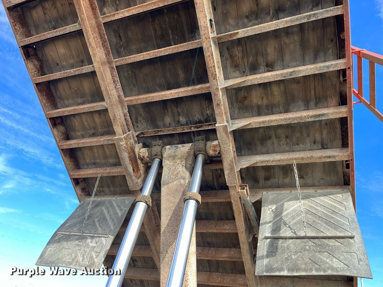 image for item LD9834 1987 Ford FT8000  grain truck