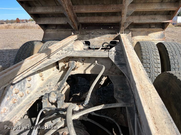 image for item LD9834 1987 Ford FT8000  grain truck