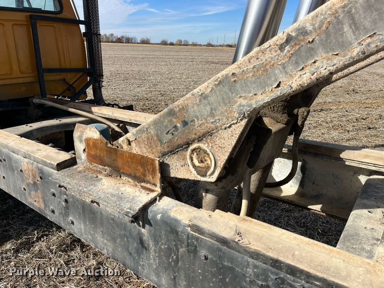 image for item LD9834 1987 Ford FT8000  grain truck