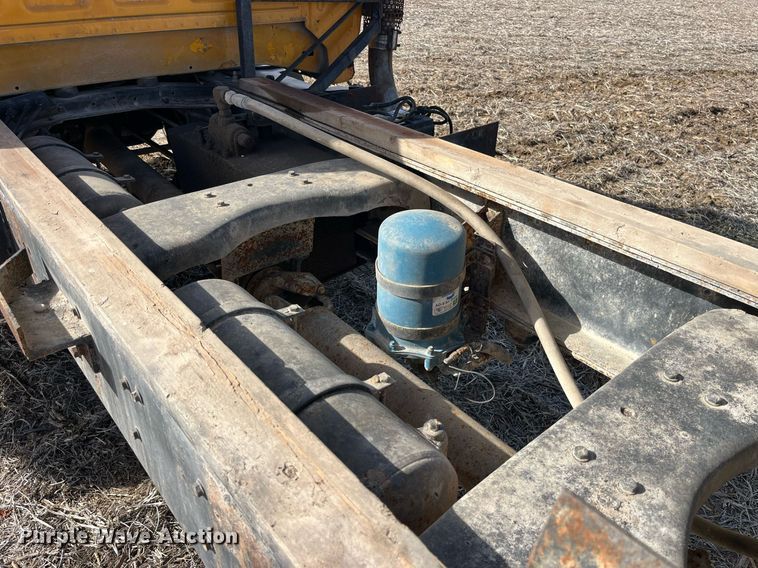 image for item LD9834 1987 Ford FT8000  grain truck