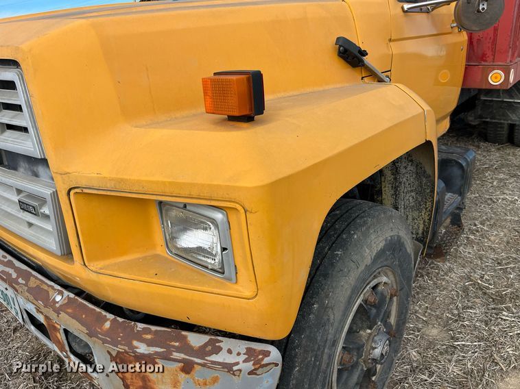 image for item LD9834 1987 Ford FT8000  grain truck