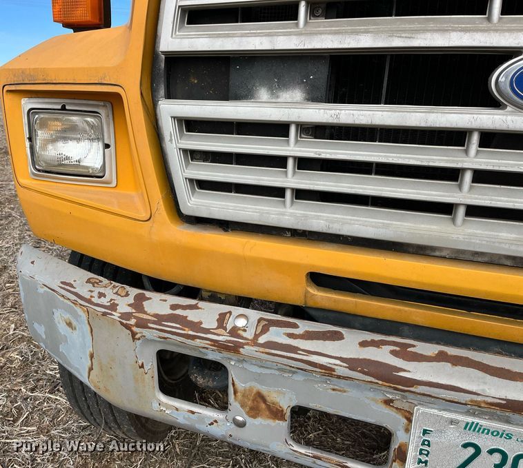 image for item LD9834 1987 Ford FT8000  grain truck